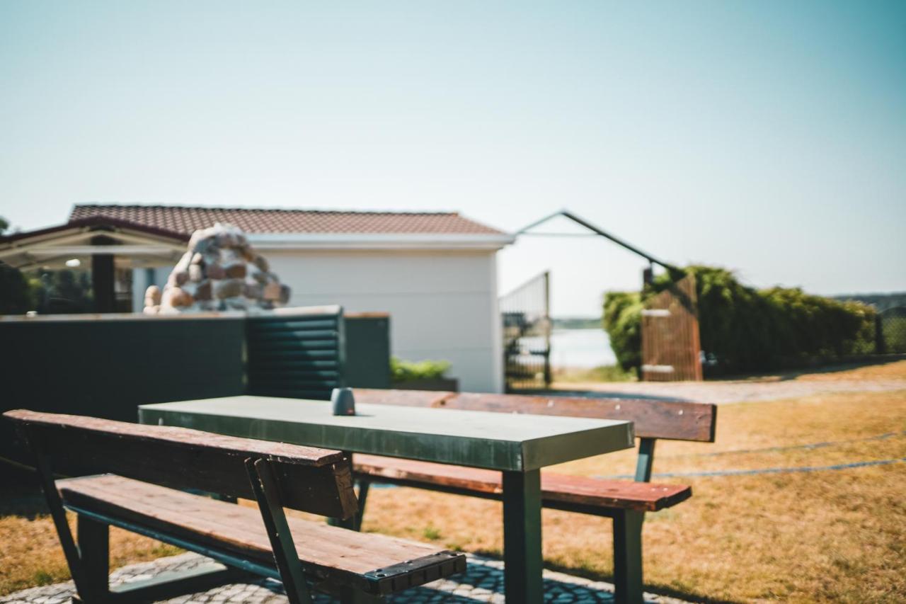 Black Tiger Seaside - Ferienwohnungen Direkt Am See Garden Buitenkant foto